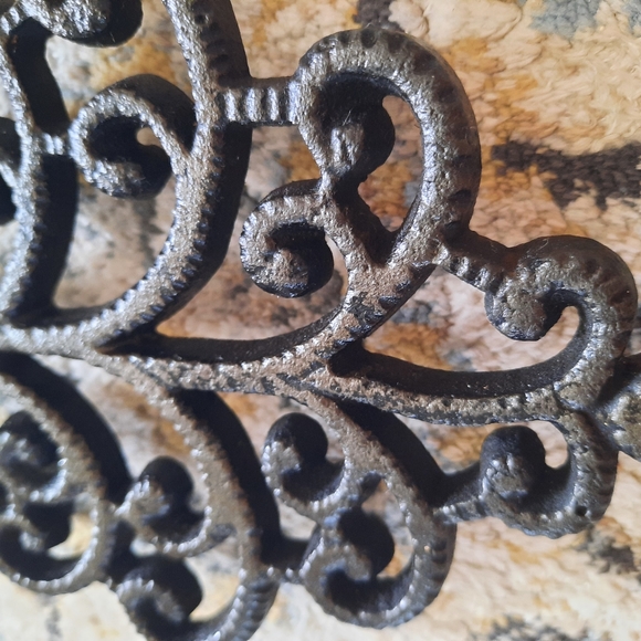 John Wright cast iron trivet. - Picture 2 of 7